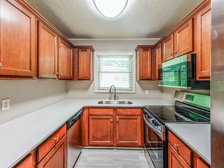 1722 Rogina Dr — Photo 8