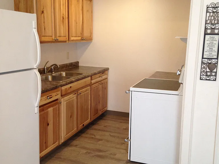 1140 Lawe St #L — Photo 3