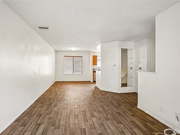 3rd image of 11150 Glenoaks Blvd Unit 271