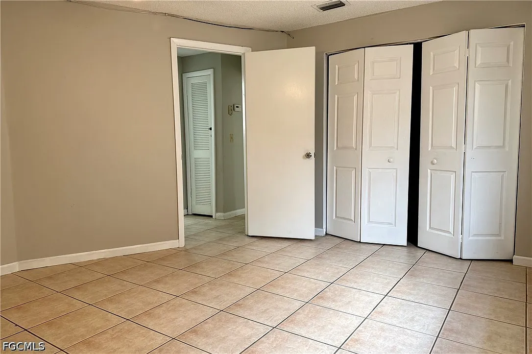 2 bed, 1.0 bath, 920 sqft, $1,050 — Photo 4