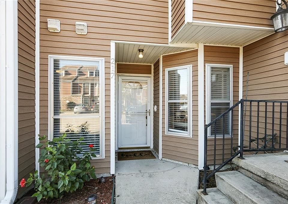1st image of 217 Avant Garde Cir #217