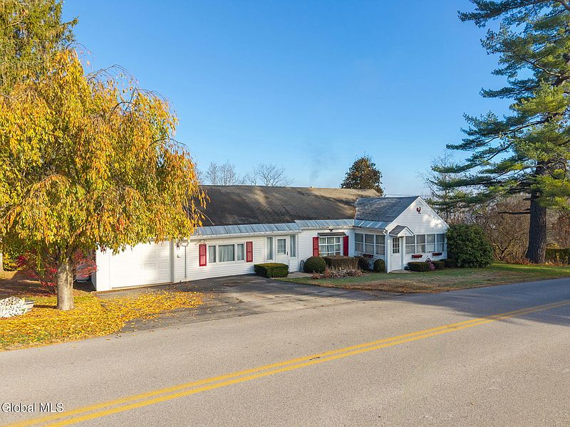 2nd image of 114 Seebers Lane