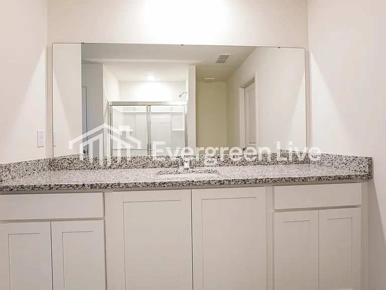 305 Logan Creek Dr — Photo 11