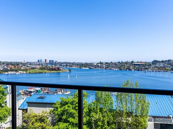 2401 8th Avenue N #202, Seattle, WA 98109