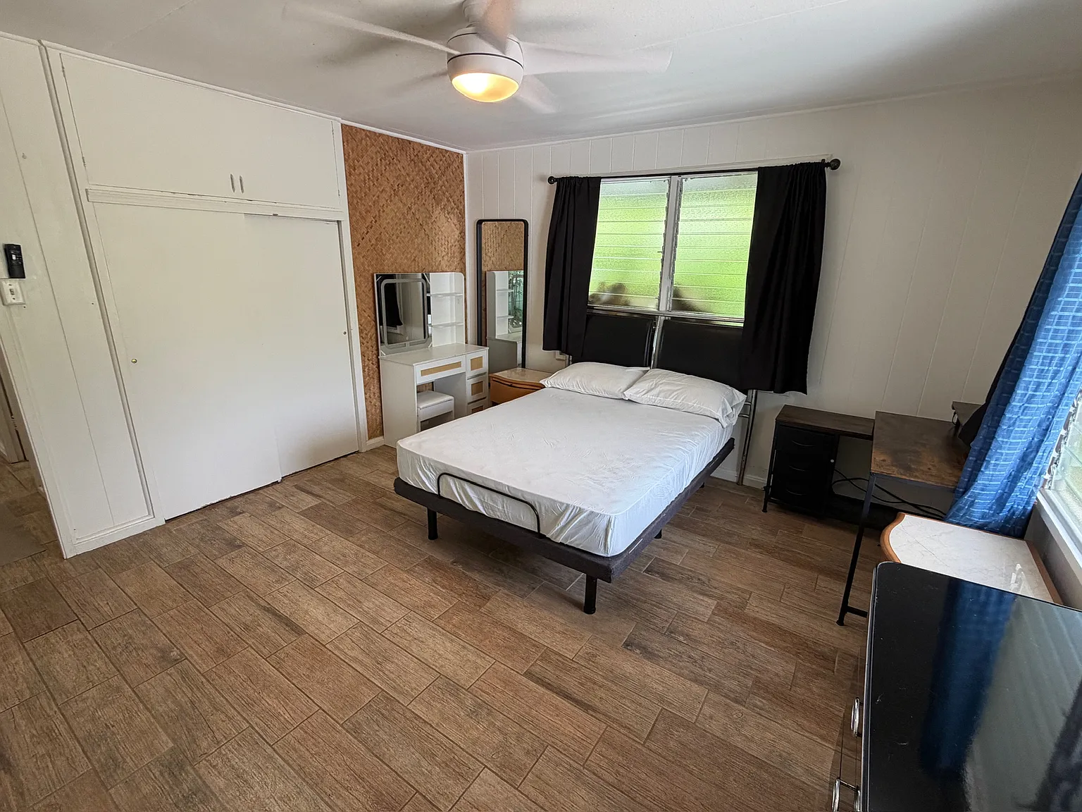 3 bed, 3200 sqft, $1,700 — Photo 2