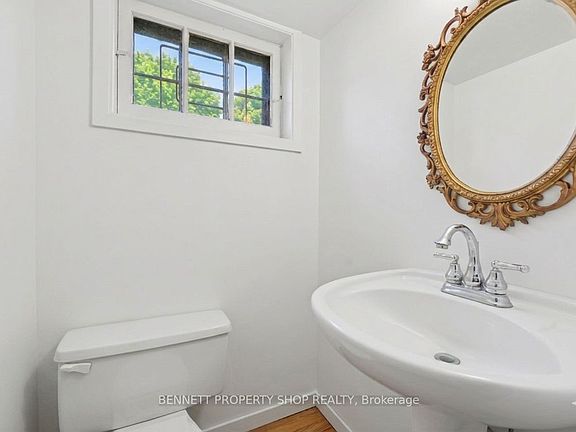 5th image of 1361 Summerville Ave