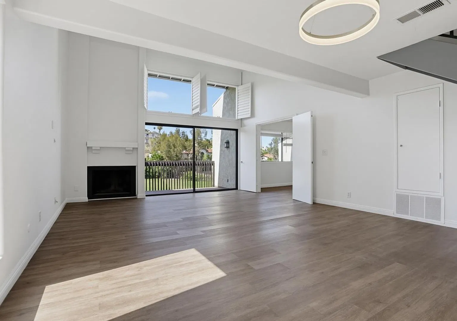 Beautiful Spacious Condo with Panoramic Views of the La Costa Golf Course — Photo 1