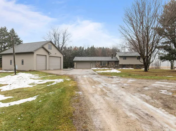 W5842 Wege Rd, Black Creek, WI 54106
