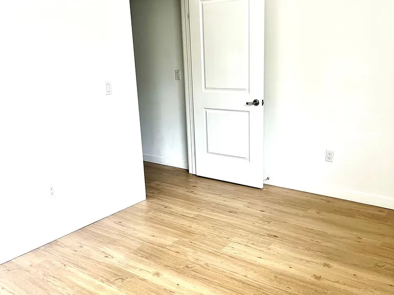 14333 Sylvan St — Photo 18