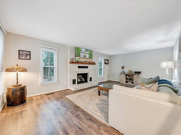 4th image of 20 Ledges Cir