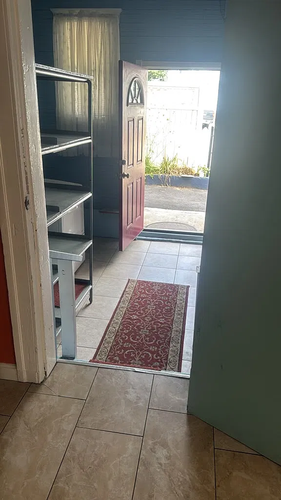 3 bed, 1400 sqft, $2,200 — Photo 2