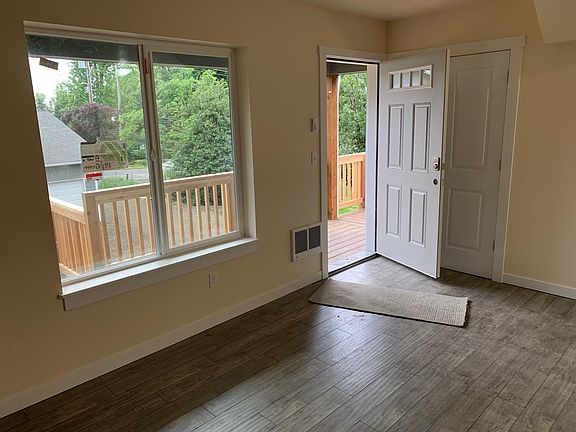 5th image of 373 NW Vancouver Ave #1