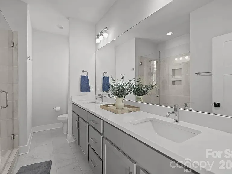 5011 York Park Ln — Photo 1