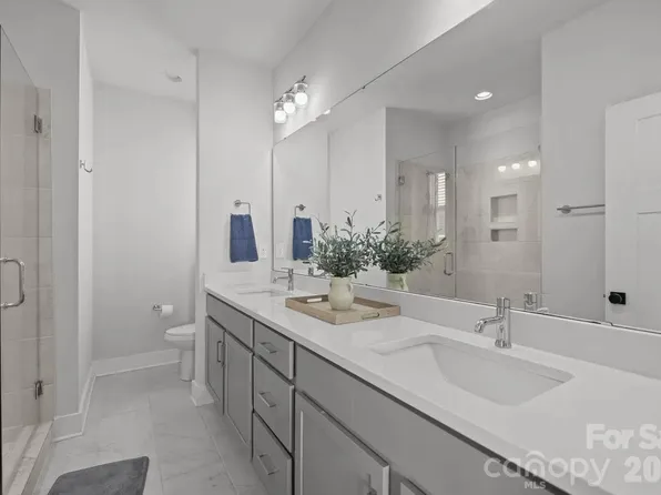 5011 York Park Ln, Charlotte, NC 28217
