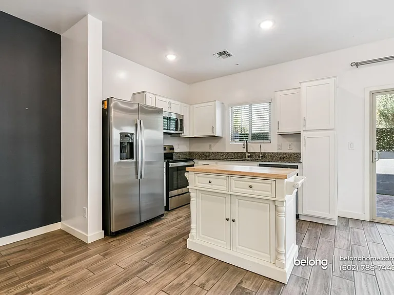 8192 N 22nd Dr — Photo 5