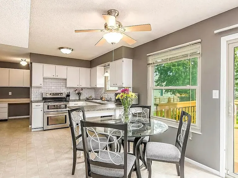 Jeffey Dr — Photo 9