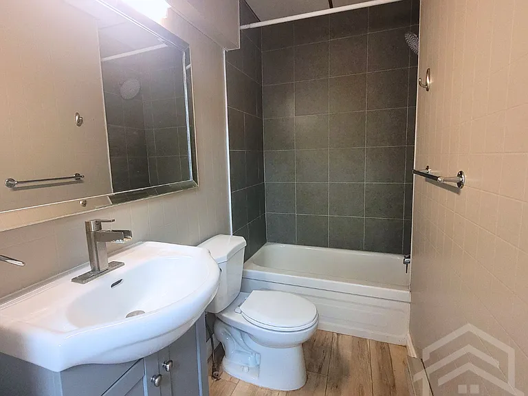 75 Robinson St #1 — Photo 5