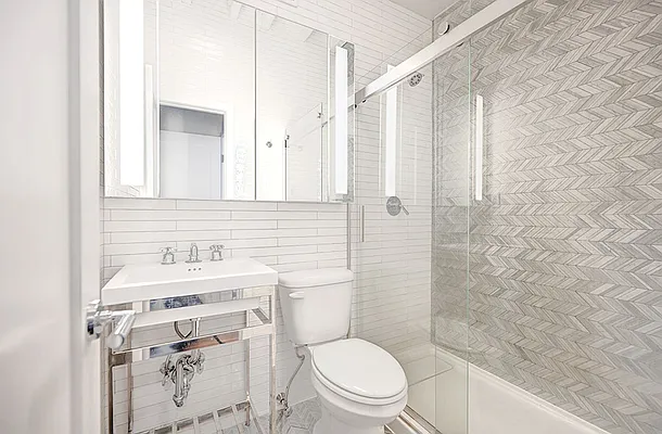 Rented by Urbane Brokerage | media 17