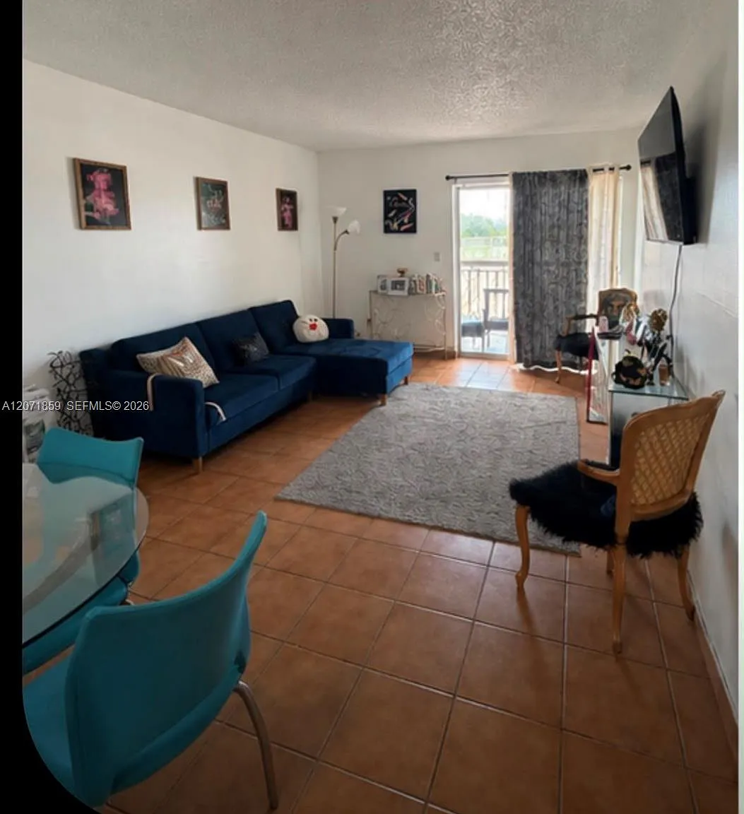 2 bed, 1.0 bath, $2,400 — Photo 4