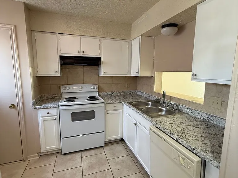 8911-8921 Gsri Ave — Photo 9