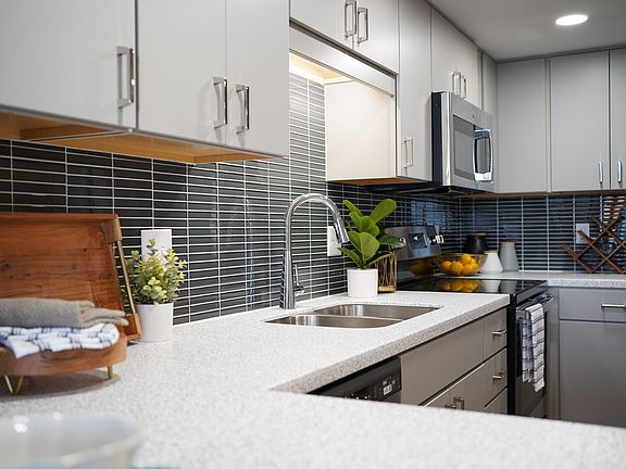 5th image of 1301 Lincoln Mall APT 401