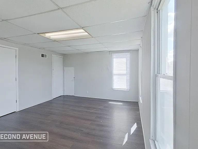 122 S Longworth Ave — Photo 14