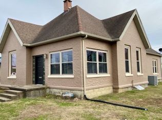 117 W Robinson St, Carmi, IL 62821