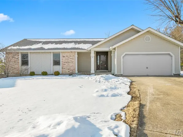 5 Wood Eagles Ct, Saint Charles, MO 63303