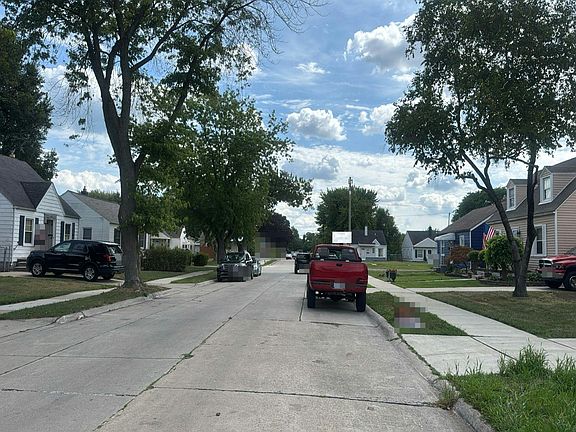 4th image of 21734 Normandy Ave