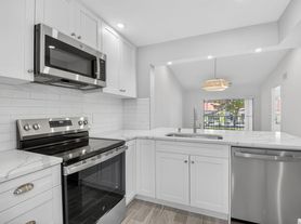 6649 Somerset Dr