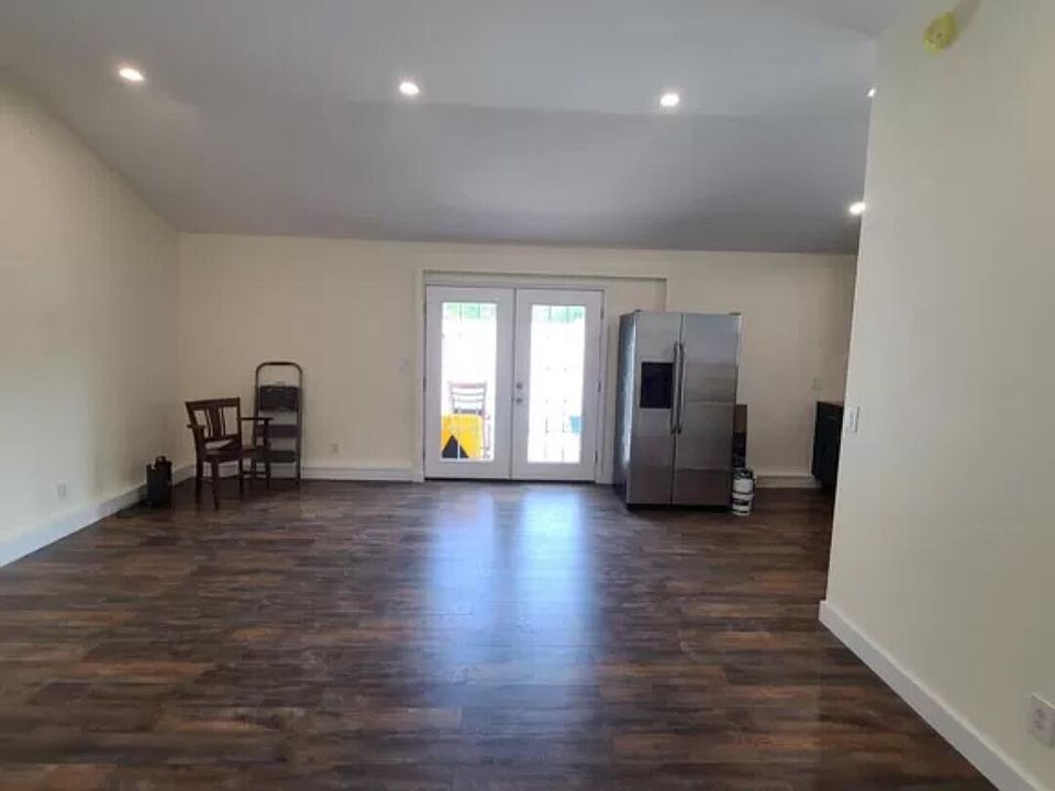 Living Roon 
Bedroom
