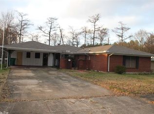 1907 Collegiate Cir, Pine Bluff, AR 71601