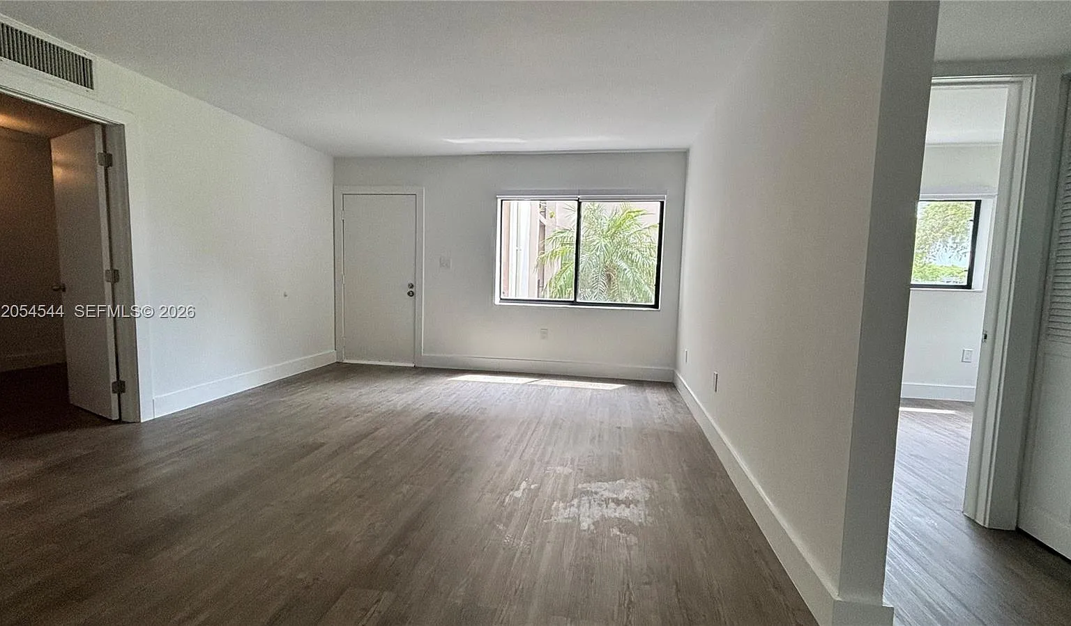 Horizons West Condo #6 — Photo 3