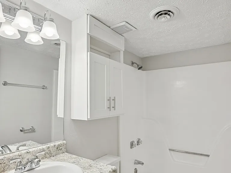 1808 Edgehill — Photo 10