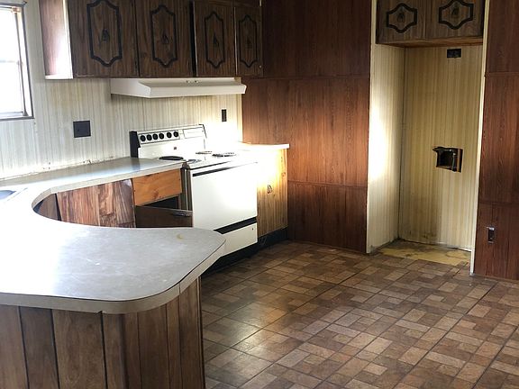 5th image of 1597 Hebert Ln