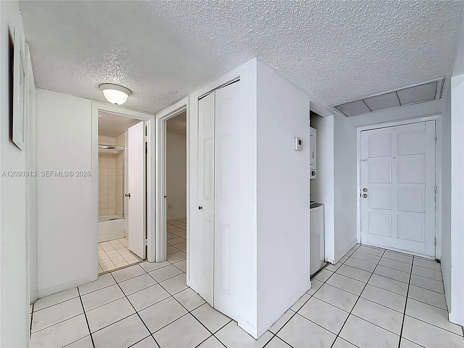 Lakebelle Condo No Two — Photo 4
