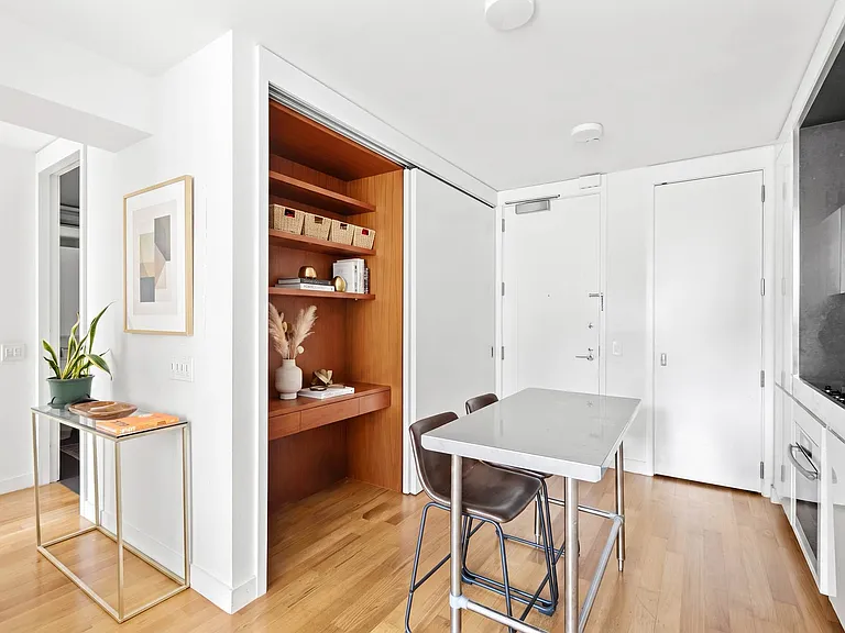 15 William St #10C — Photo 3