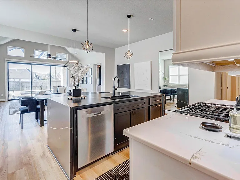 1719 Rustling Creek Dr — Photo 12