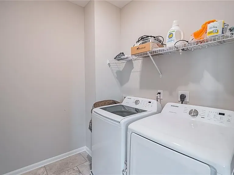 2563 Morehead St — Photo 18