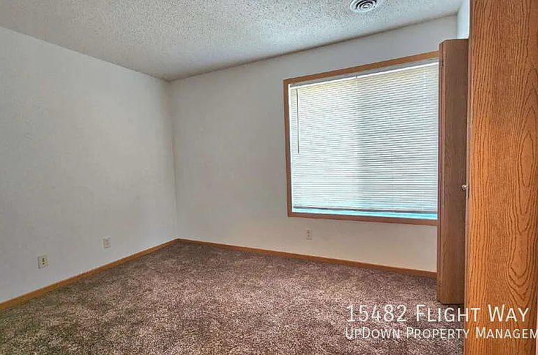 15482 Flight Way — Photo 6