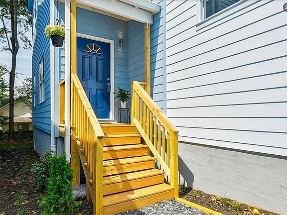 2nd image of 813 Smith St SW #B