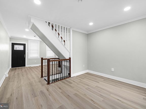 5th image of 1024 Linden St