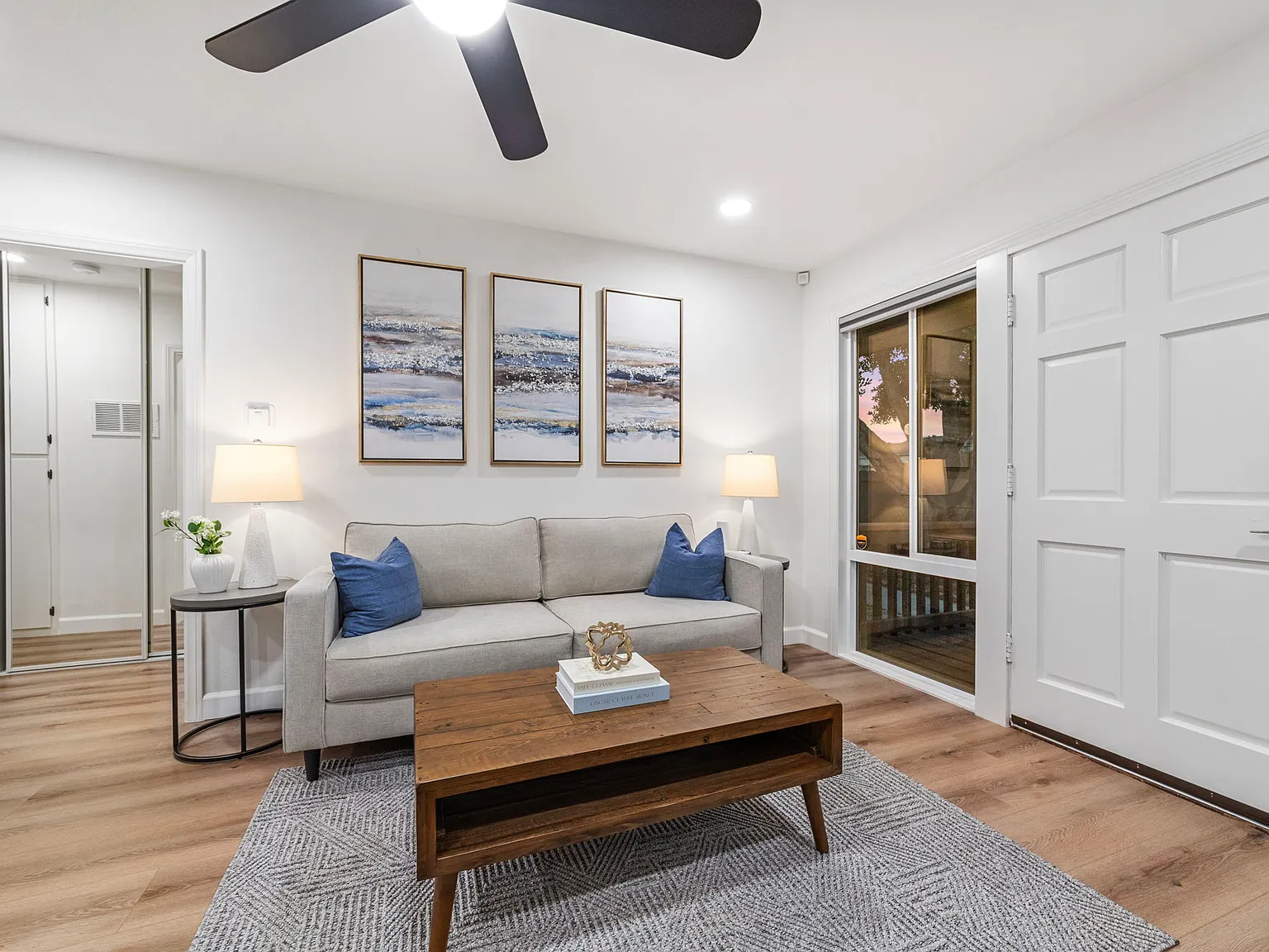 2 bed, 700 sqft, $4,800 — Photo 1