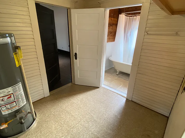 710 W Erwin Ave — Photo 13