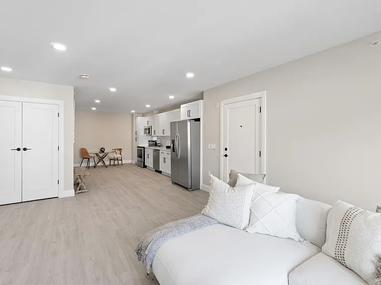 1600 54th St #401 — Photo 16