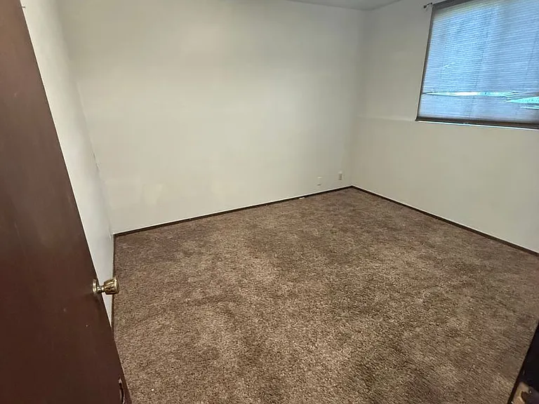515 N Ash St — Photo 8