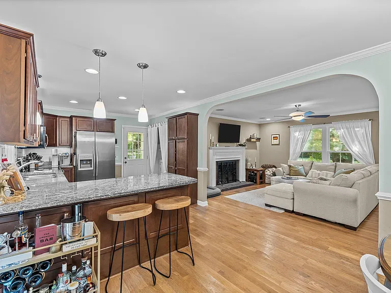 6109 Whittier Dr — Photo 9