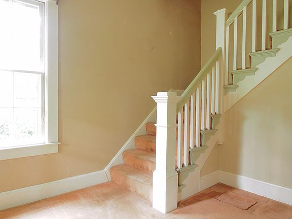 2nd image of 220 Castlewood Dr
