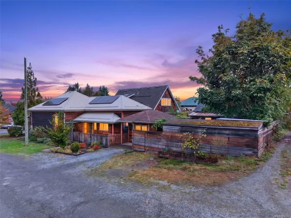 2737 Derwent Ave, Cumberland, BC V0R 1S0