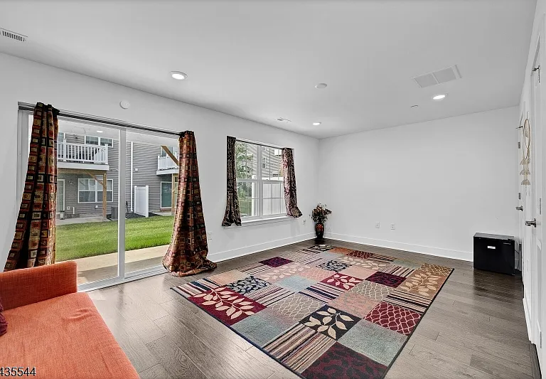 6 Martin Pl — Photo 9